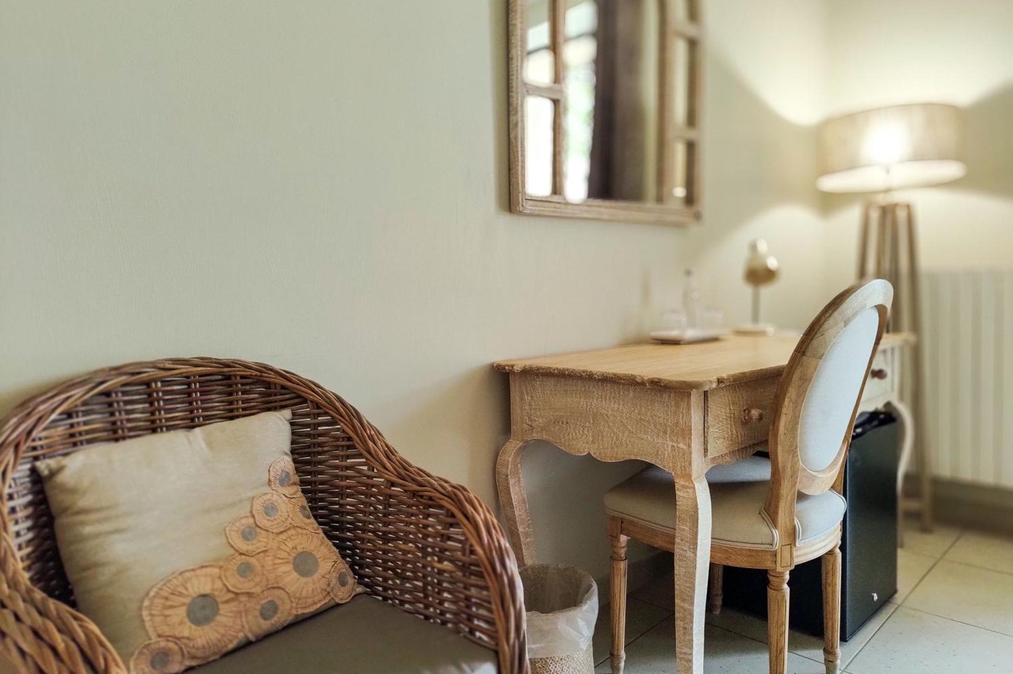 La Belle Vie Hotel Saint-Hilaire-d'Ozilhan Ngoại thất bức ảnh