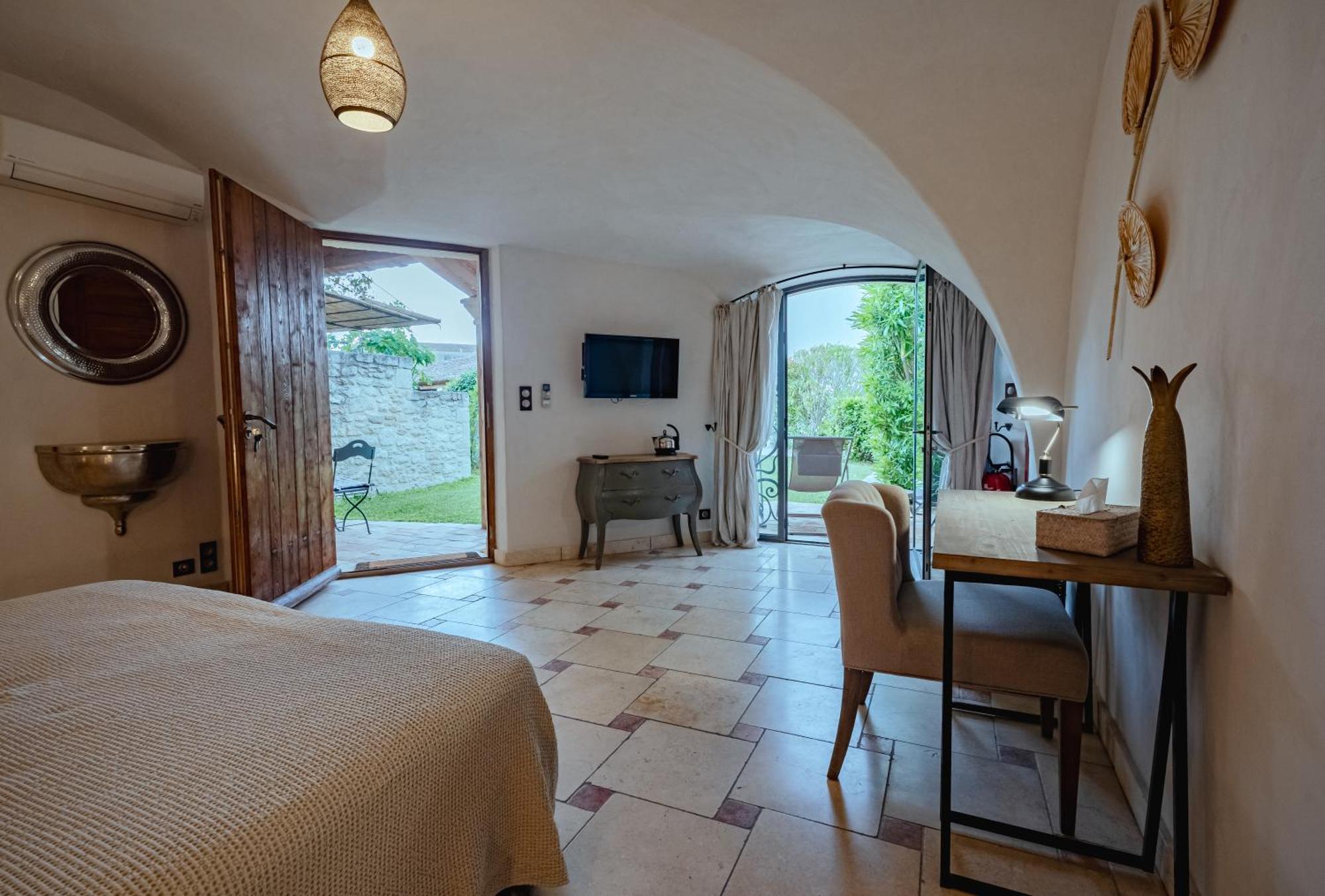 La Belle Vie Hotel Saint-Hilaire-d'Ozilhan Ngoại thất bức ảnh