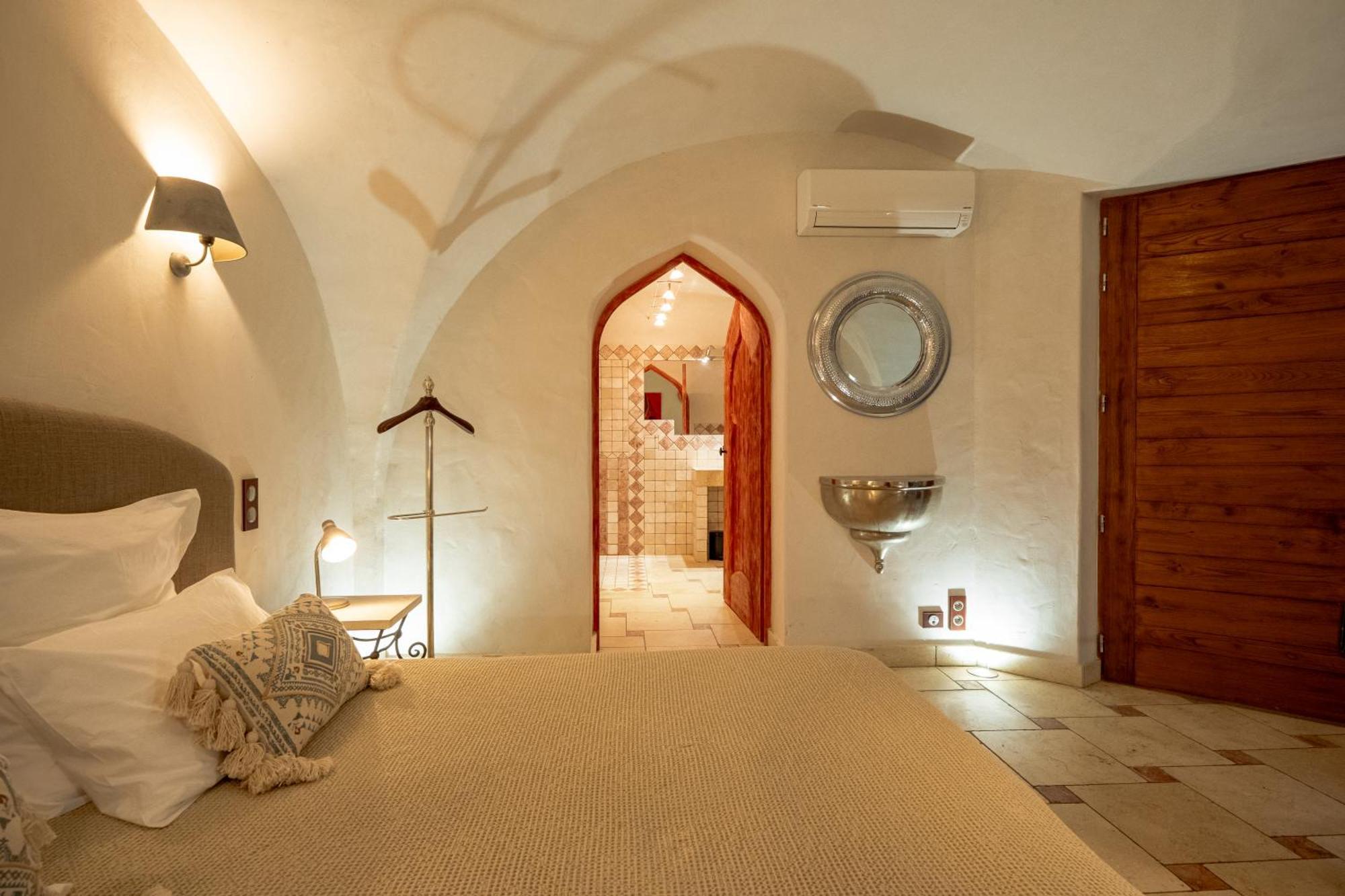 La Belle Vie Hotel Saint-Hilaire-d'Ozilhan Ngoại thất bức ảnh