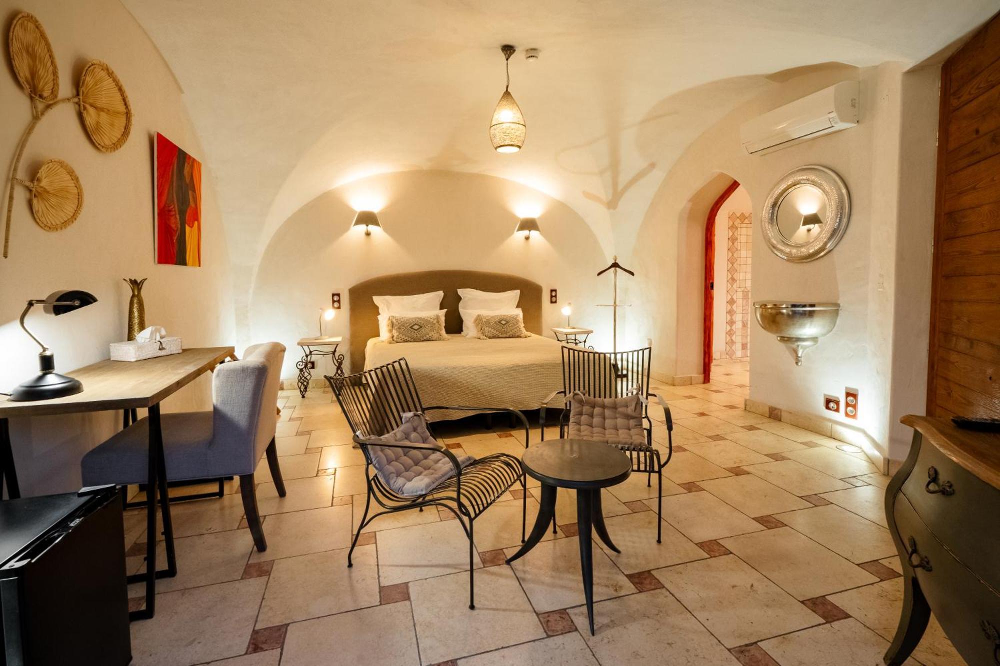 La Belle Vie Hotel Saint-Hilaire-d'Ozilhan Ngoại thất bức ảnh