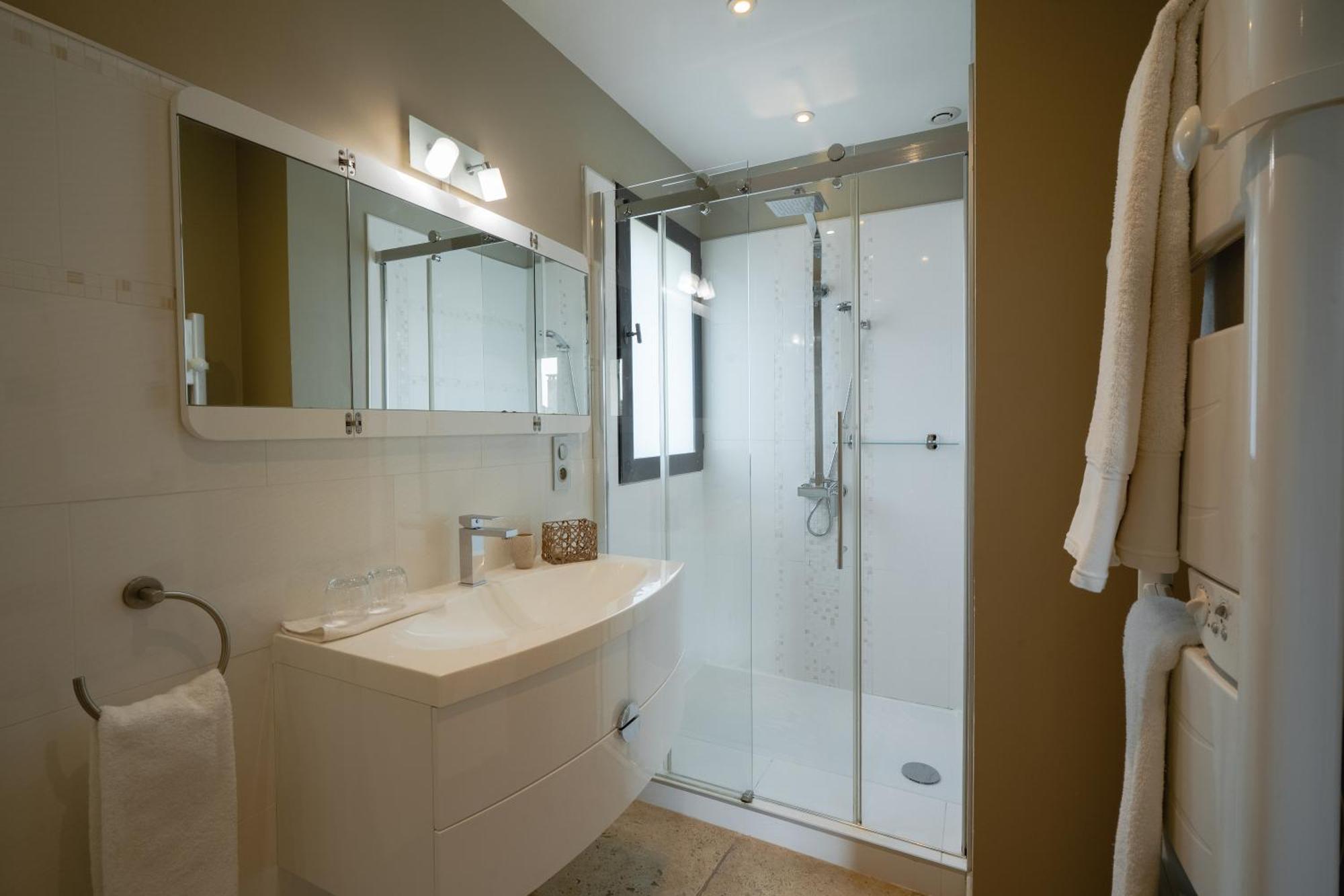 La Belle Vie Hotel Saint-Hilaire-d'Ozilhan Ngoại thất bức ảnh