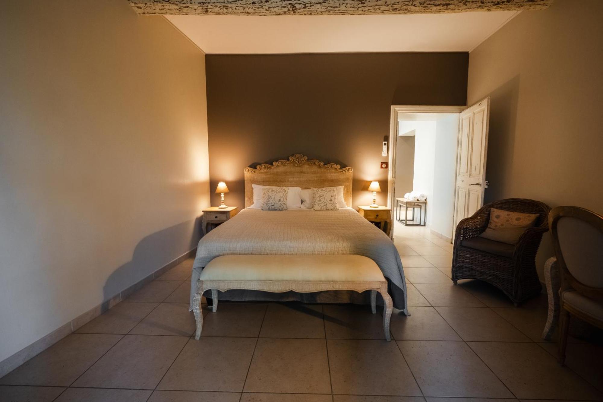 La Belle Vie Hotel Saint-Hilaire-d'Ozilhan Ngoại thất bức ảnh